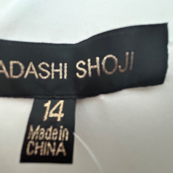 White and ivory - Picture 3 of 4